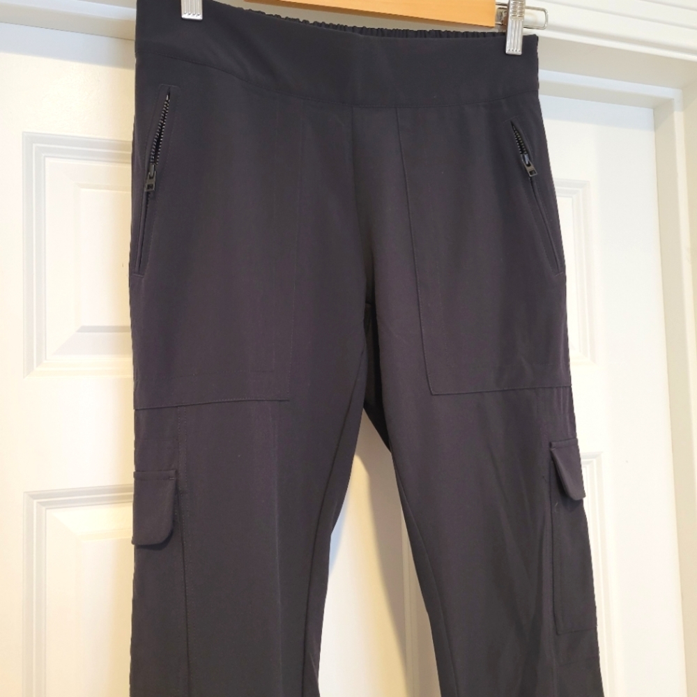EUC Athleta Tapered Cargo Pant Size 6